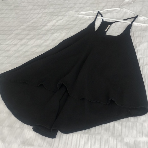 Black spaghetti strap light weight top that is longer in the back - Picture 2 of 2